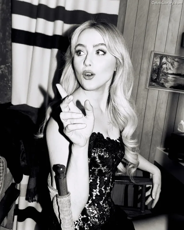Kathryn Newton photo 2 of 1452