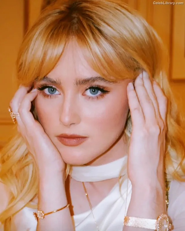 Kathryn Newton photo 18 of 1452