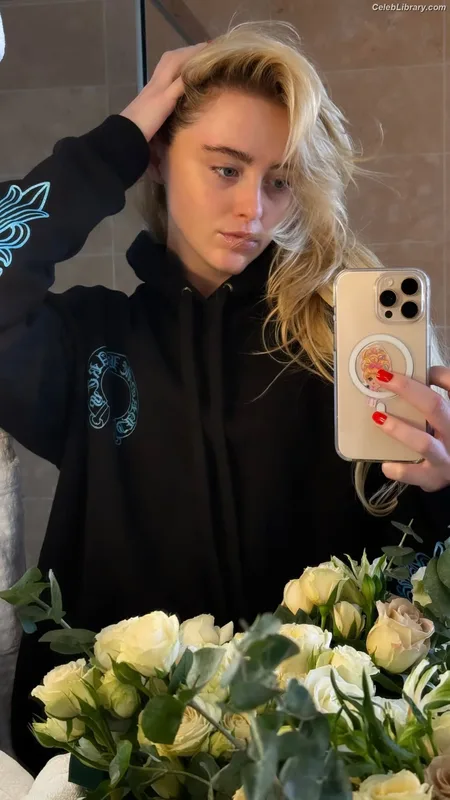 Kathryn Newton photo 22 of 1452