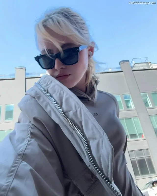 Kathryn Newton photo 7 of 1452