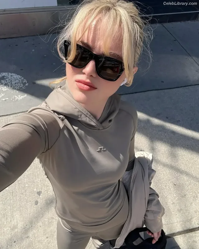 Kathryn Newton photo 11 of 1452