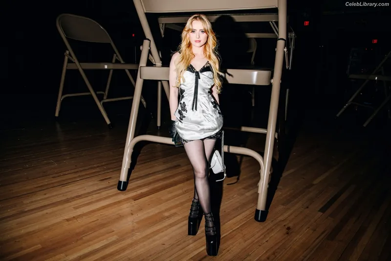 Kathryn Newton photo 20 of 1452