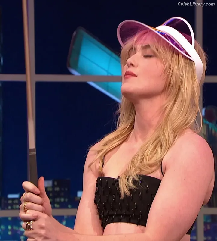 Kathryn Newton photo 11 of 1452