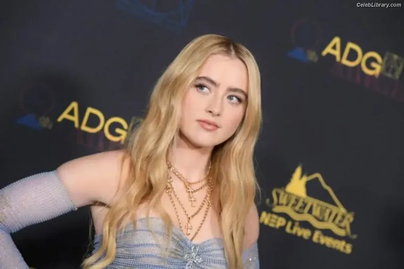 Kathryn Newton photo 23 of 1452