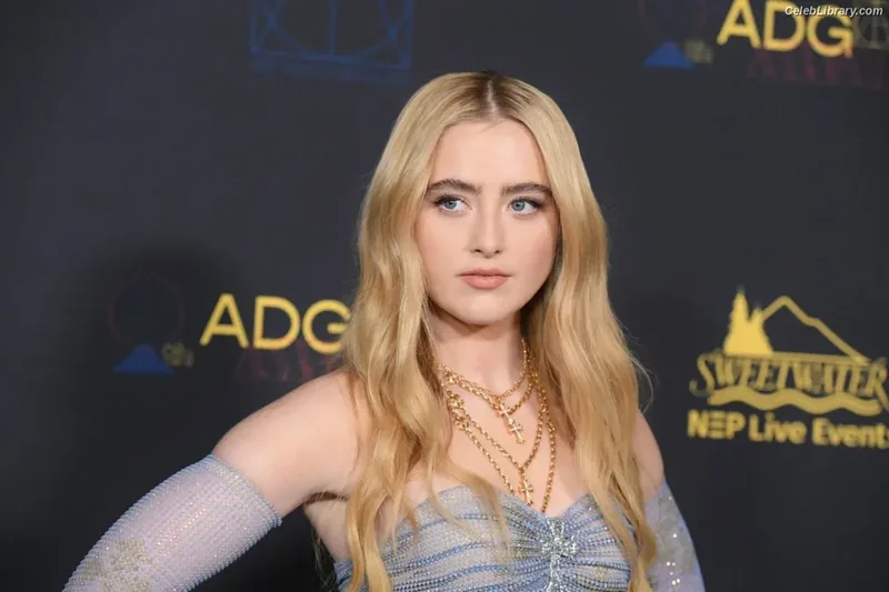 Kathryn Newton photo 2 of 1452