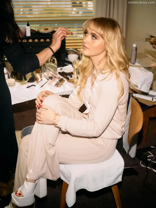 Kathryn Newton photo 22 of 1452