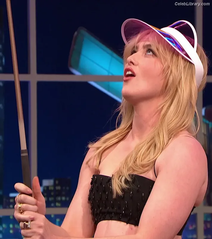 Kathryn Newton photo 24 of 1452