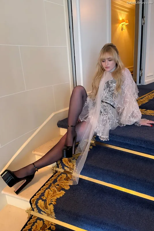 Kathryn Newton photo 18 of 1452