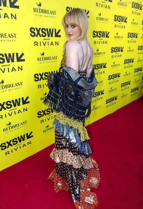 Kathryn Newton photo 2 of 1452