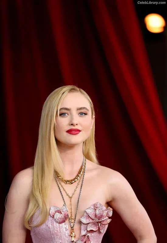 Kathryn Newton photo 3 of 1452