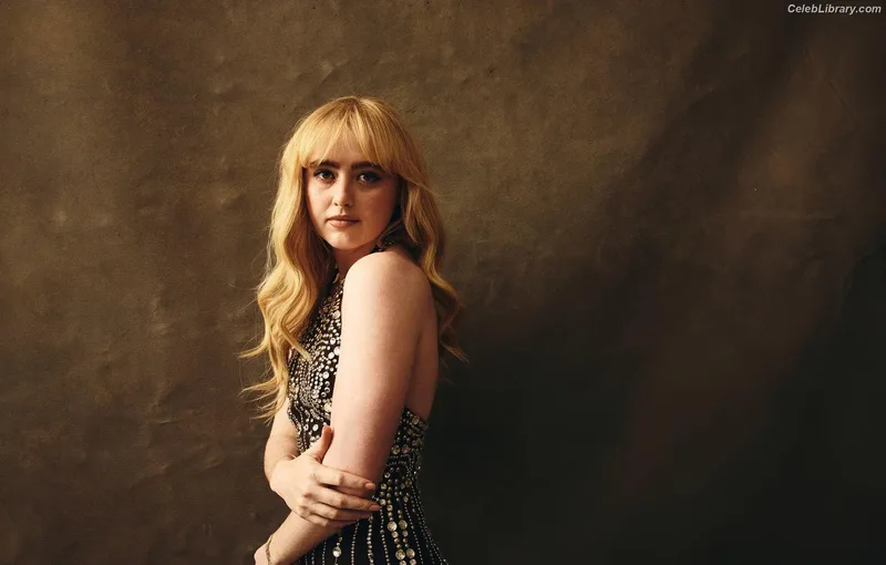 Kathryn Newton photo 8 of 1452