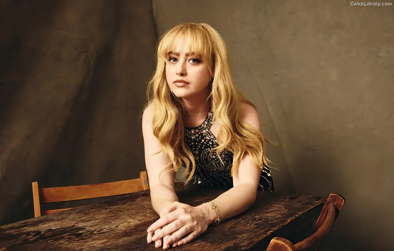 Kathryn Newton photo 11 of 1452