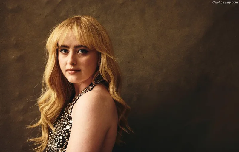 Kathryn Newton photo 12 of 1452