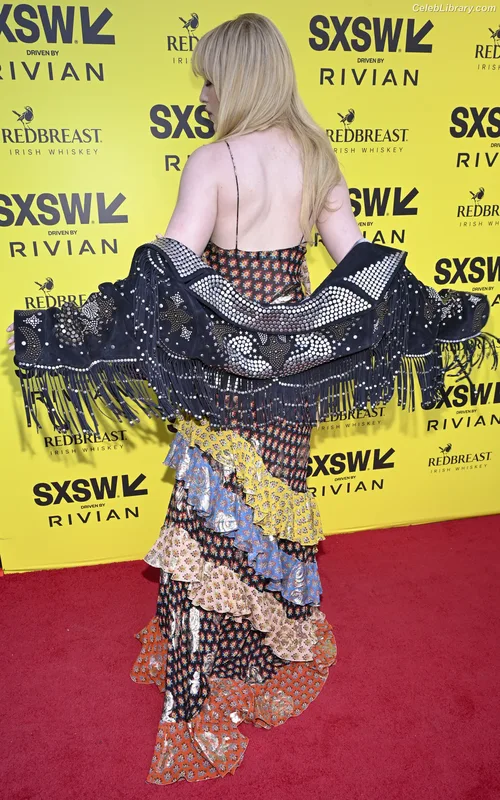 Kathryn Newton photo 1 of 1452