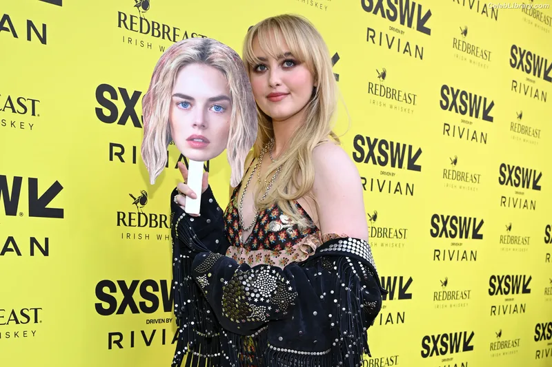 Kathryn Newton photo 2 of 1452