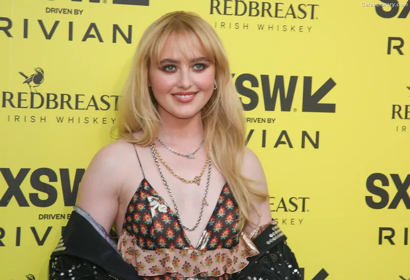 Kathryn Newton photo 7 of 1452