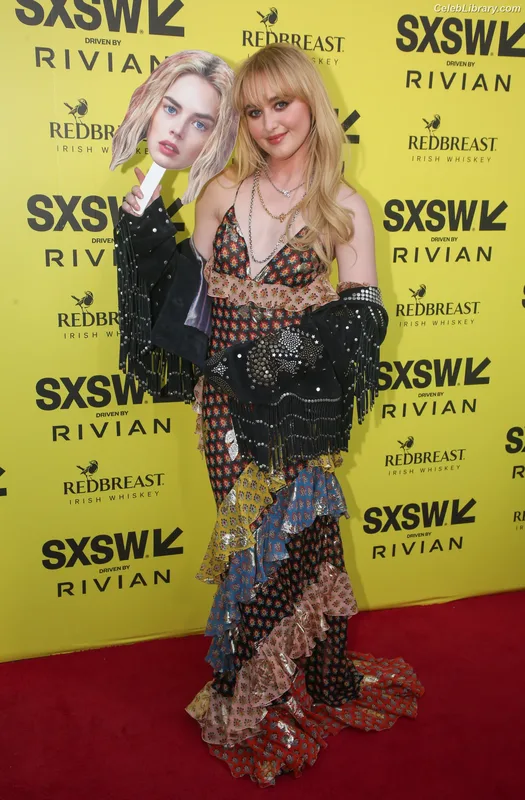 Kathryn Newton photo 8 of 1452