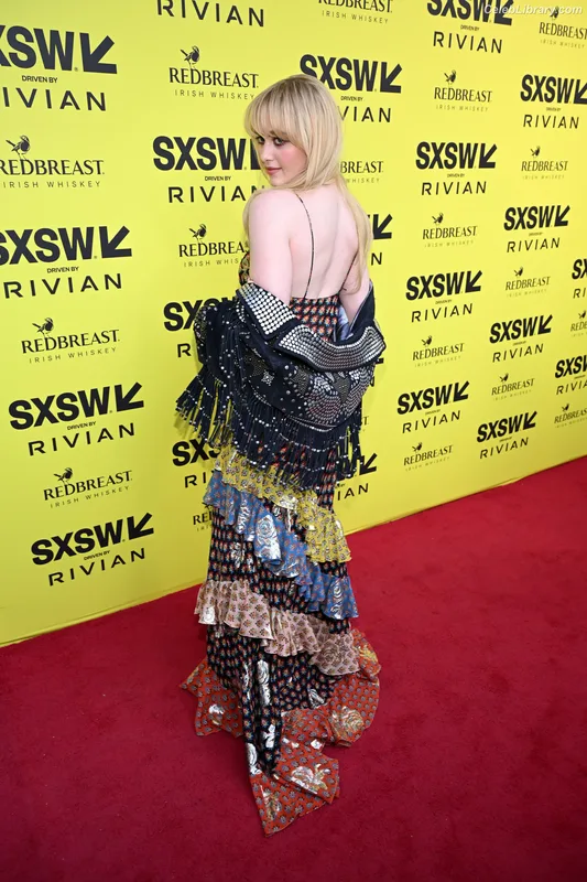Kathryn Newton photo 12 of 1452