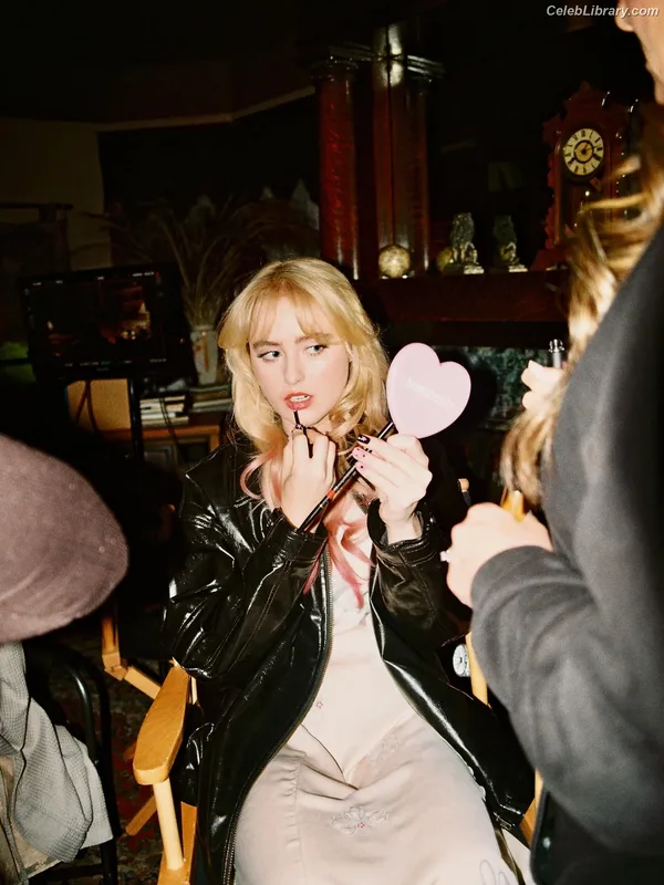Kathryn Newton photo 16 of 1452
