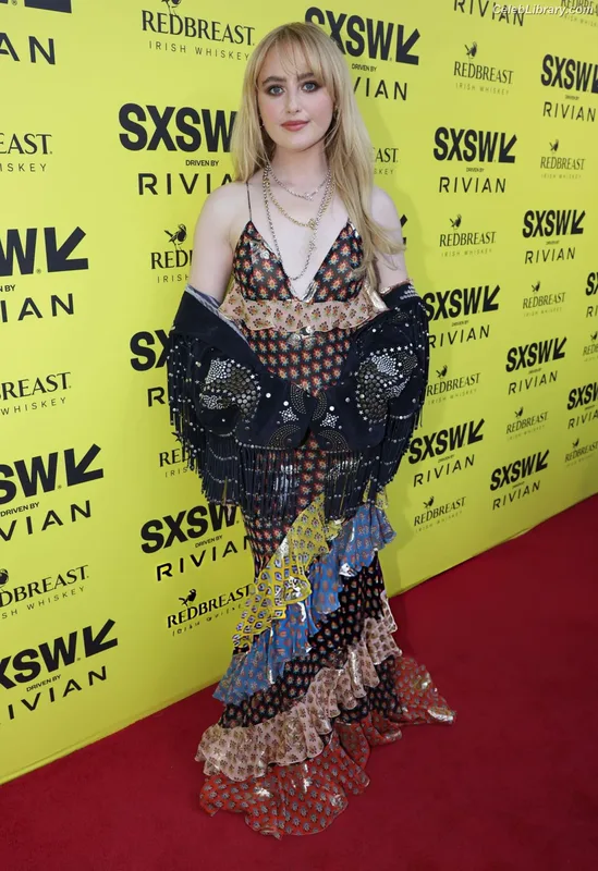 Kathryn Newton photo 21 of 1452