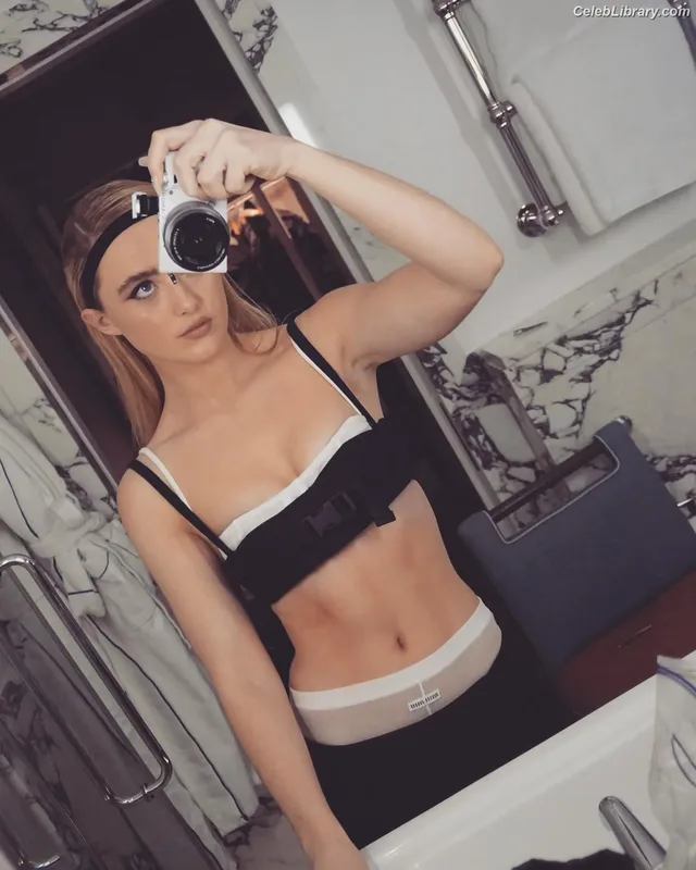 Kathryn Newton photo 7 of 1452