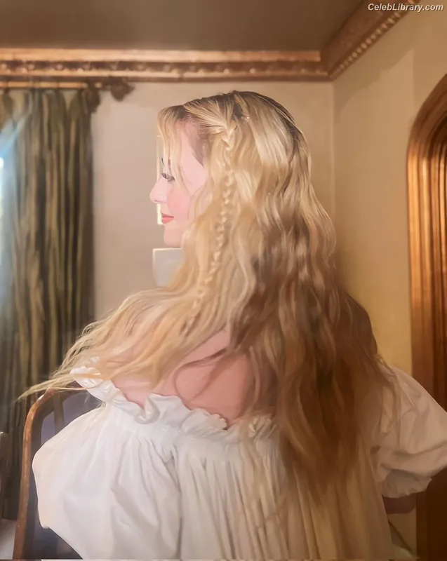 Kathryn Newton photo 13 of 1452