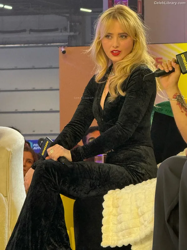 Kathryn Newton photo 19 of 1452