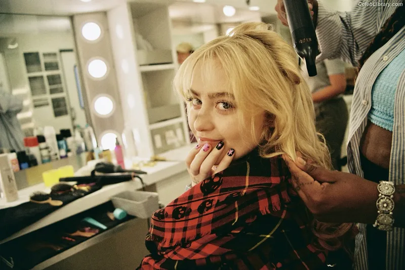 Kathryn Newton photo 16 of 1452