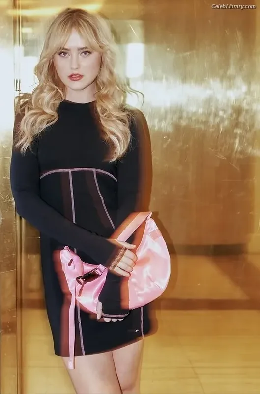 Kathryn Newton photo 8 of 1452