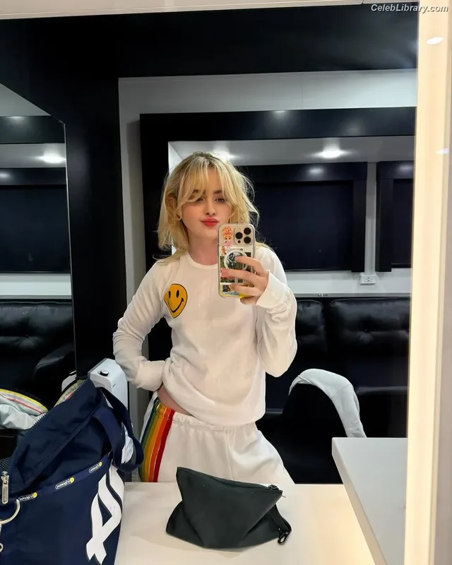 Kathryn Newton photo 12 of 1452