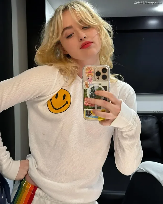 Kathryn Newton photo 15 of 1452