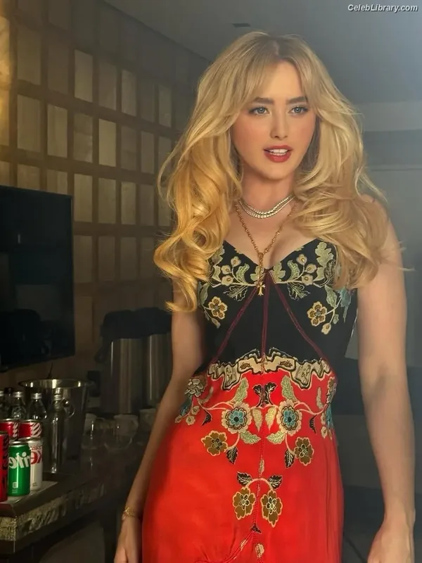 Kathryn Newton photo 21 of 1452