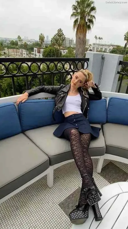 Kathryn Newton photo 22 of 1452