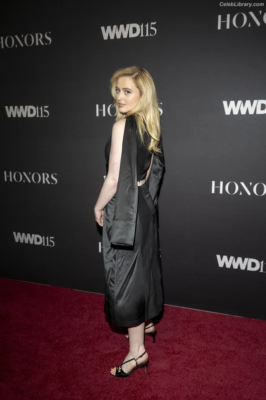 Kathryn Newton photo 22 of 1452