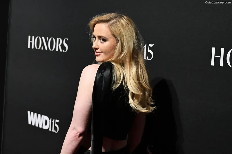 Kathryn Newton photo 2 of 1452