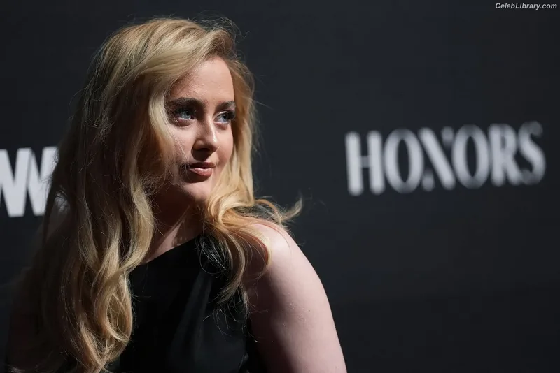 Kathryn Newton photo 7 of 1452