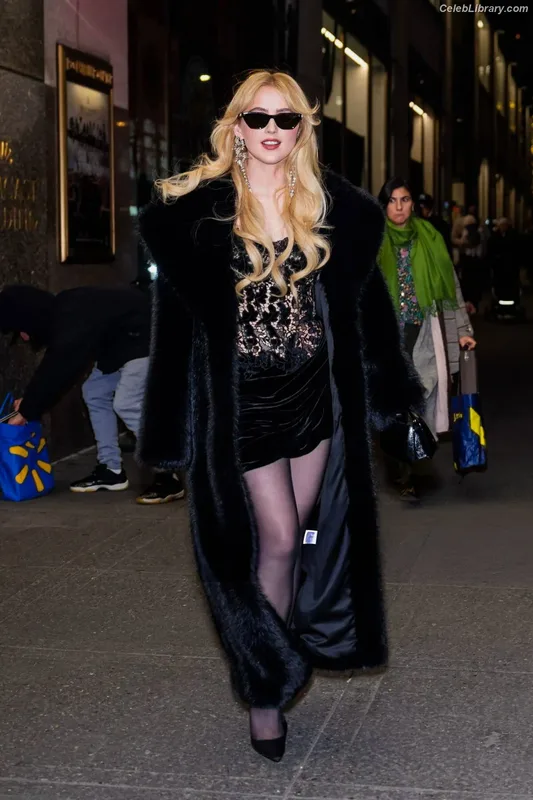 Kathryn Newton photo 10 of 1452