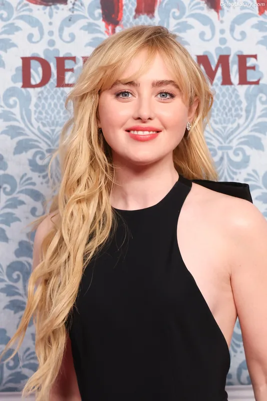 Kathryn Newton photo 1 of 1452