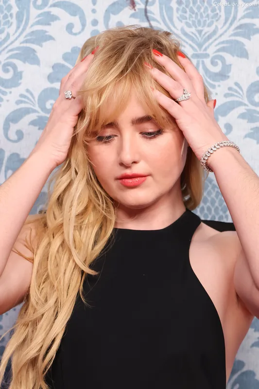 Kathryn Newton photo 18 of 1452
