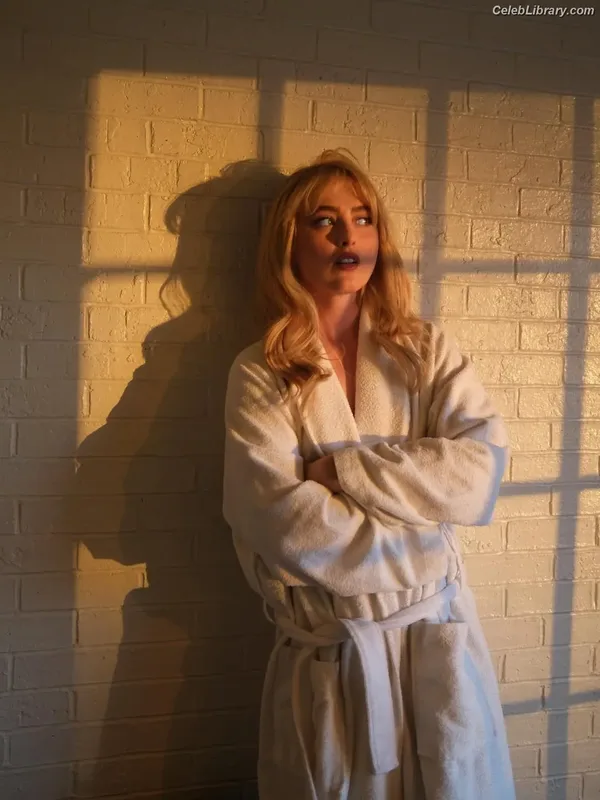 Kathryn Newton photo 10 of 1452