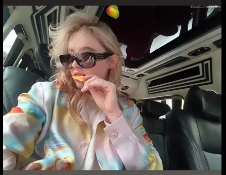 Kathryn Newton photo 16 of 1452
