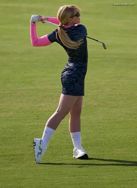 Kathryn Newton photo 22 of 1452