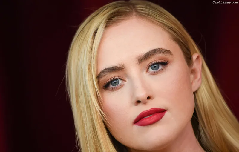 Kathryn Newton photo 8 of 1452