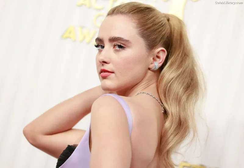 Kathryn Newton photo 11 of 1452