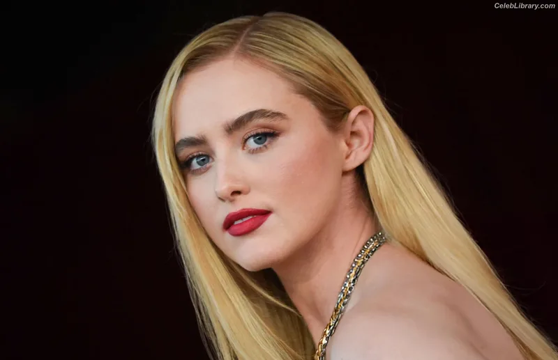 Kathryn Newton photo 15 of 1452