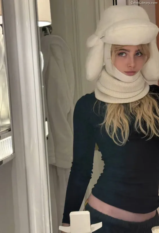 Kathryn Newton photo 1 of 1452