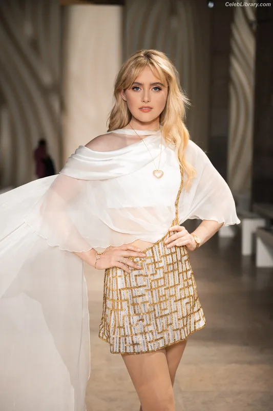 Kathryn Newton photo 9 of 1452