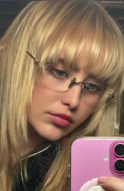 Kathryn Newton photo 12 of 1452