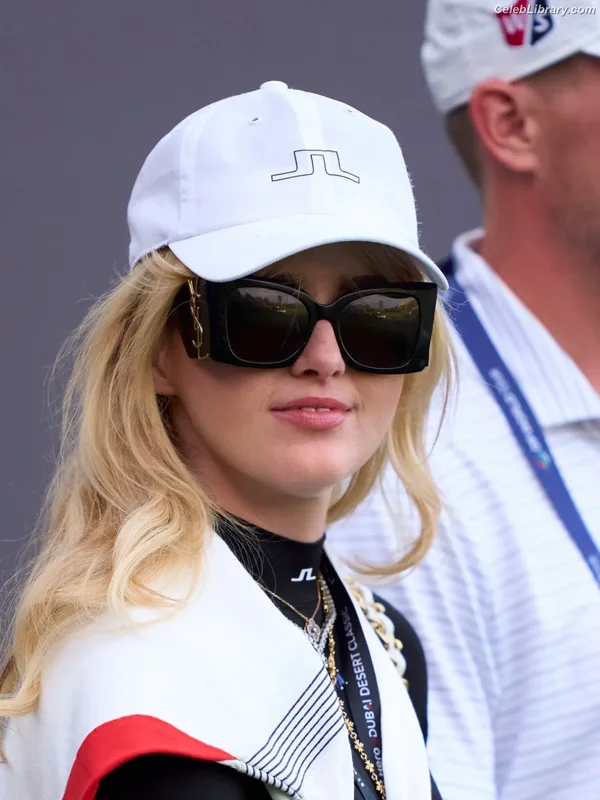 Kathryn Newton photo 24 of 1452