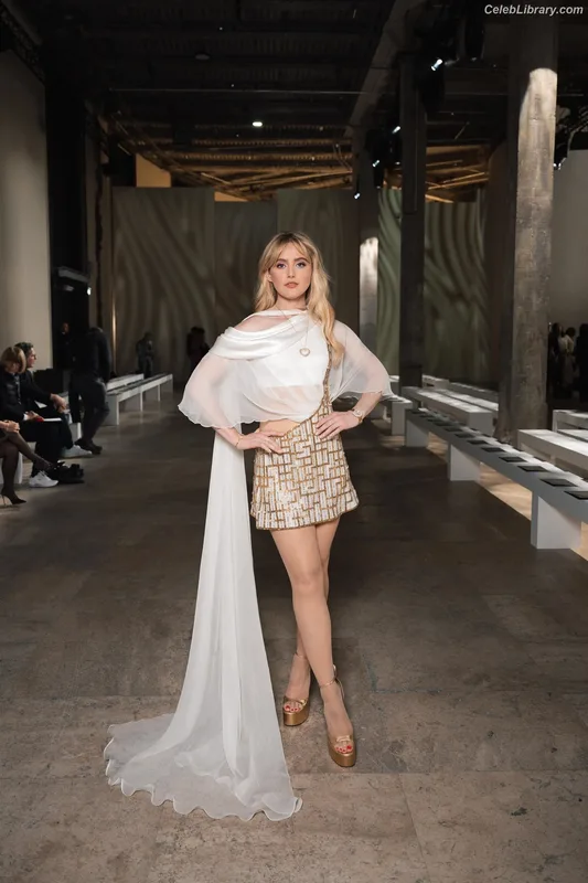 Kathryn Newton photo 13 of 1452